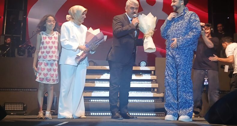 25 MAYIS’IN 105. KURTULUŞ YIL DÖNÜMÜNDE POZANTI’LI SEFO KONSERİ İLE COŞTU
