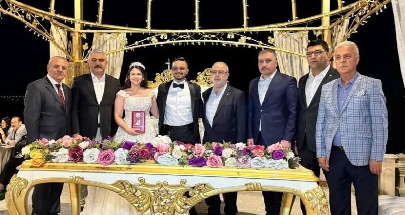 DURMUŞ TAŞPINAR KIZININ MUTLULUĞUNU YAŞADI