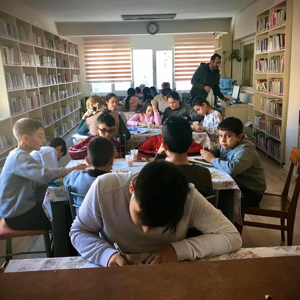 BAŞKAN AVAN POZANTI’YI KÜTÜPHANESİZ BIRAKMADI.