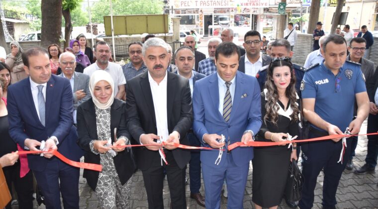 HALK EĞİTİMİN MUHTEŞEM SERGİSİNE YAĞMUR ENGELİ