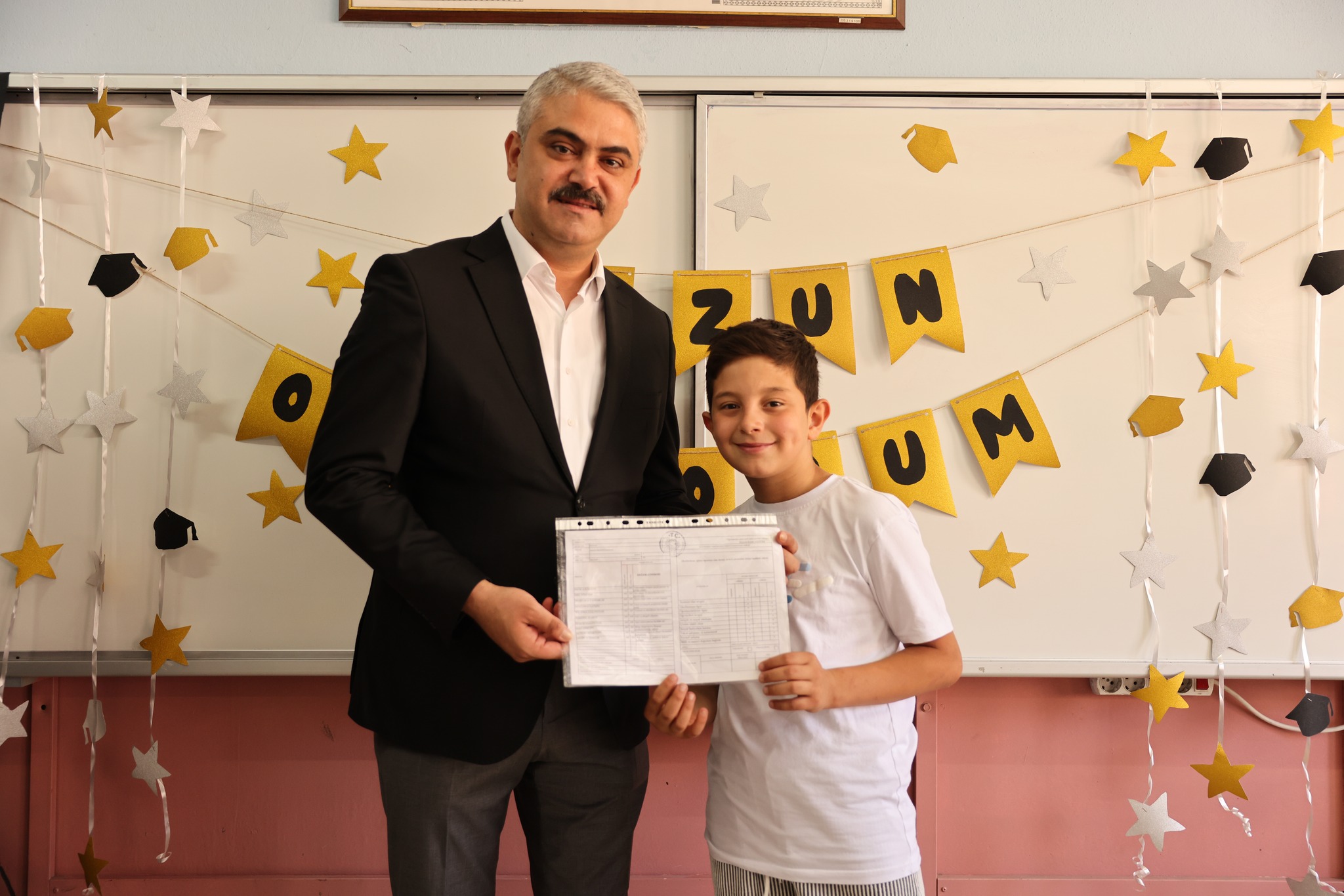 BAŞKAN AVAN’A ÖĞRENCİLER’DEN KARNE