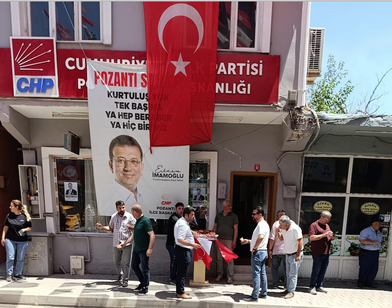 CHP’Lİ HAYIRSEVER’DEN MERHUM   ZEYREK İÇİN TATLI DAĞITMI