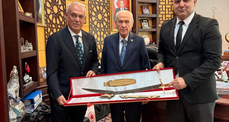ADANA’DAN DEVLET BAHÇELİ’YE DAMASCUZ KILICI