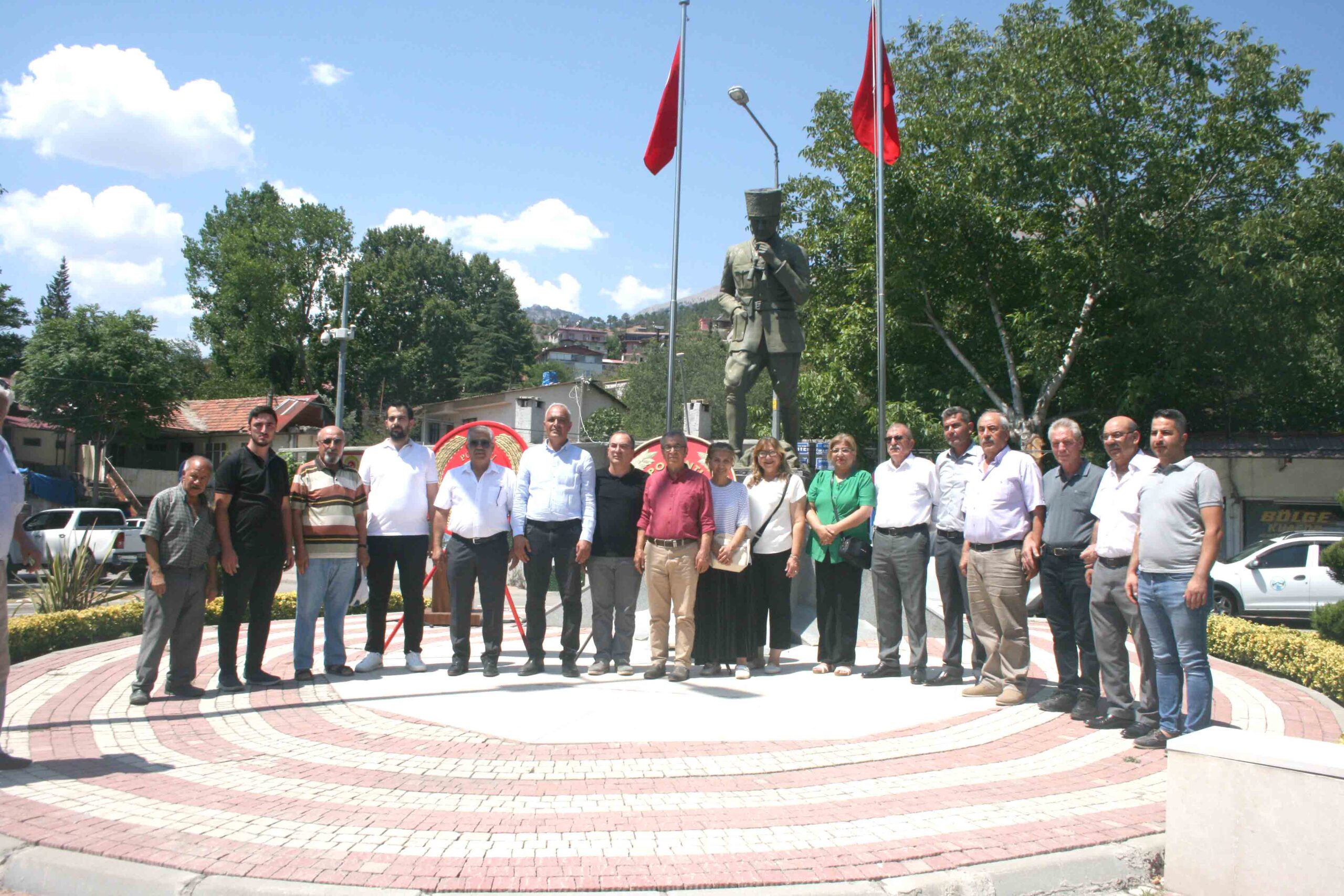 CHP TAM KADRO ATA’NIN HUZURUNDA
