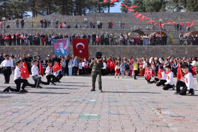 ATATÜRK, BAYRAK, CUMHURİYET SEVGİSİ VE COŞKUSU YAŞANDI  