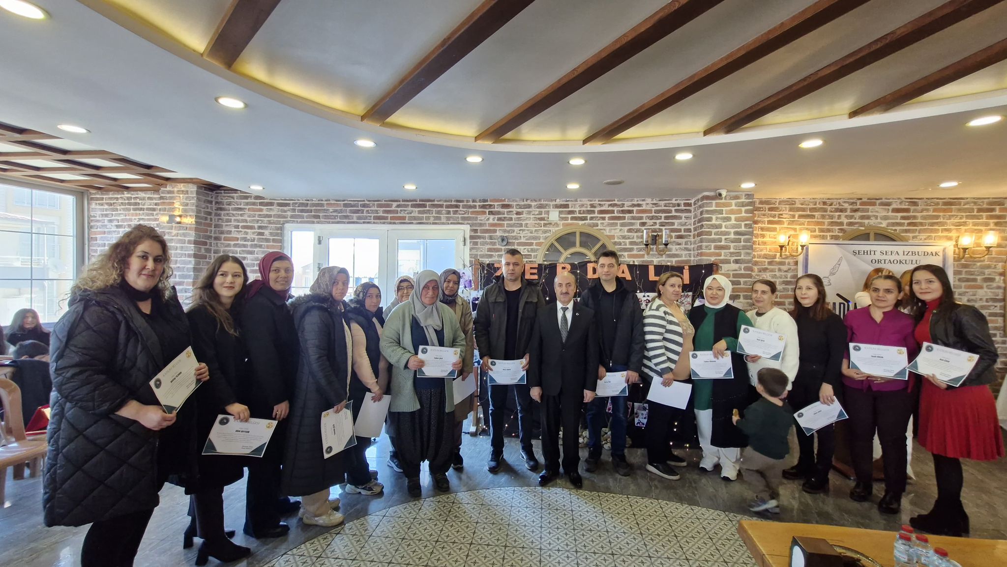 “ZERDALİ ” OKURLARIYLA BULUŞTU”