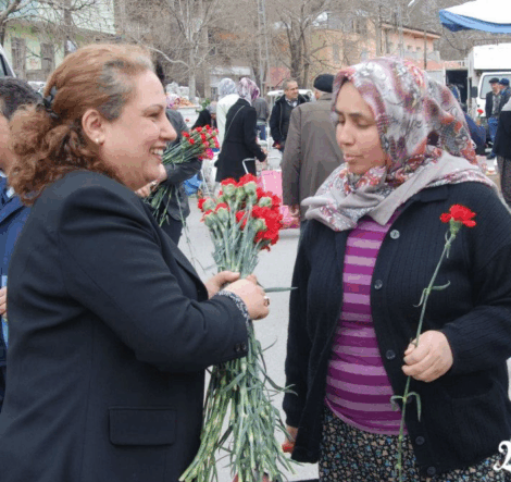 sevgi ayvalı mhp kadın kolları başkanı