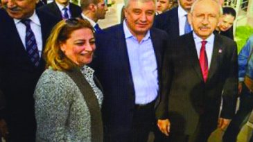 EROĞLU’LAR AİLE RESİ İLE BİRLİKTE
