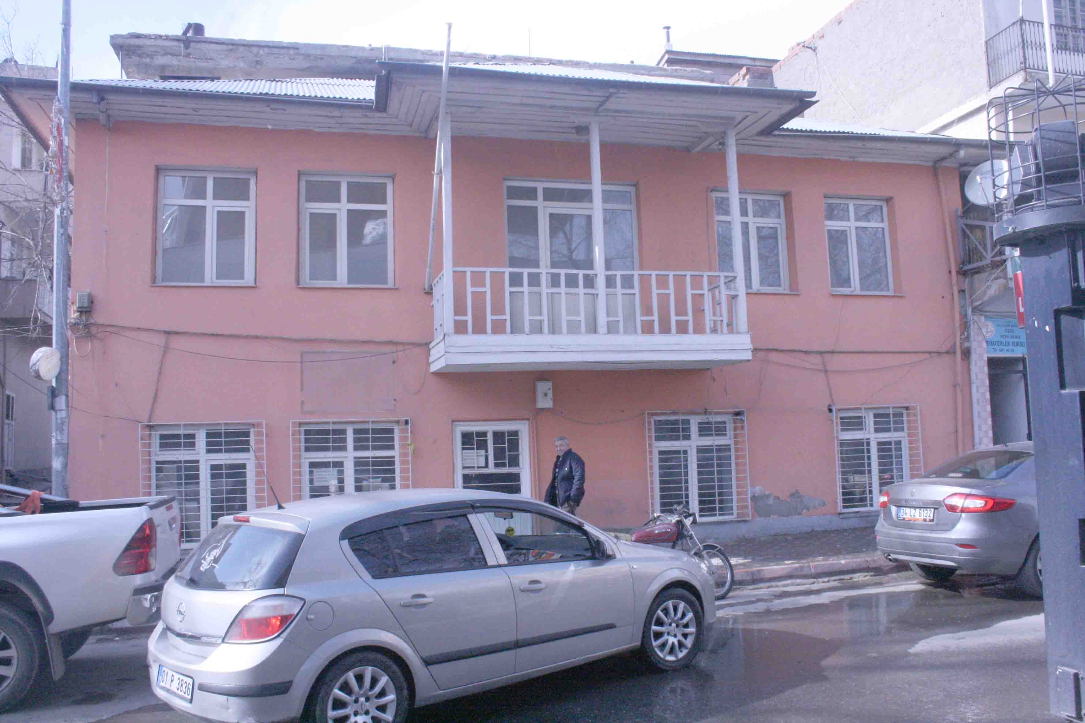 ÖMÜRÜNÜ DOLDURAN BİNA