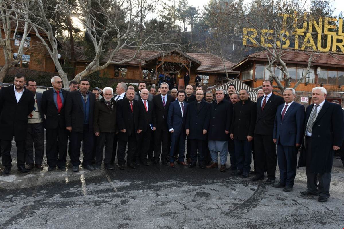 Vali Demirtaş, Pozantı’da Mahalli Muhtarları ve stk Temsilcileriyle Bir Araya Geldi.