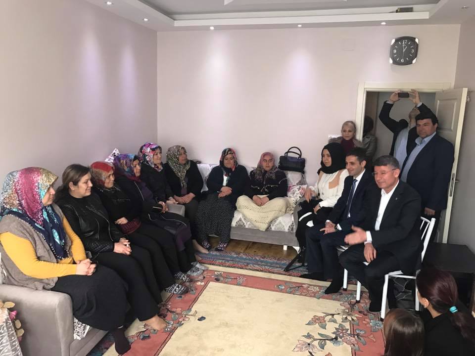 YENİ POZANTI’DA ÇALMADIK KAPI BIRAKMADI.