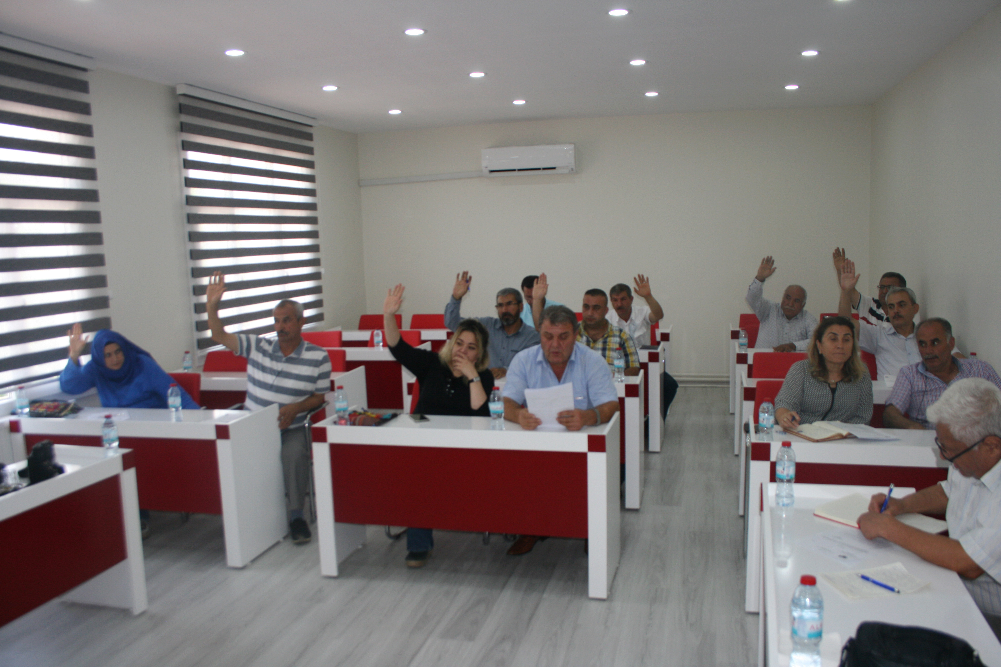 MECLİS DALGALANMAYA BAŞLADI