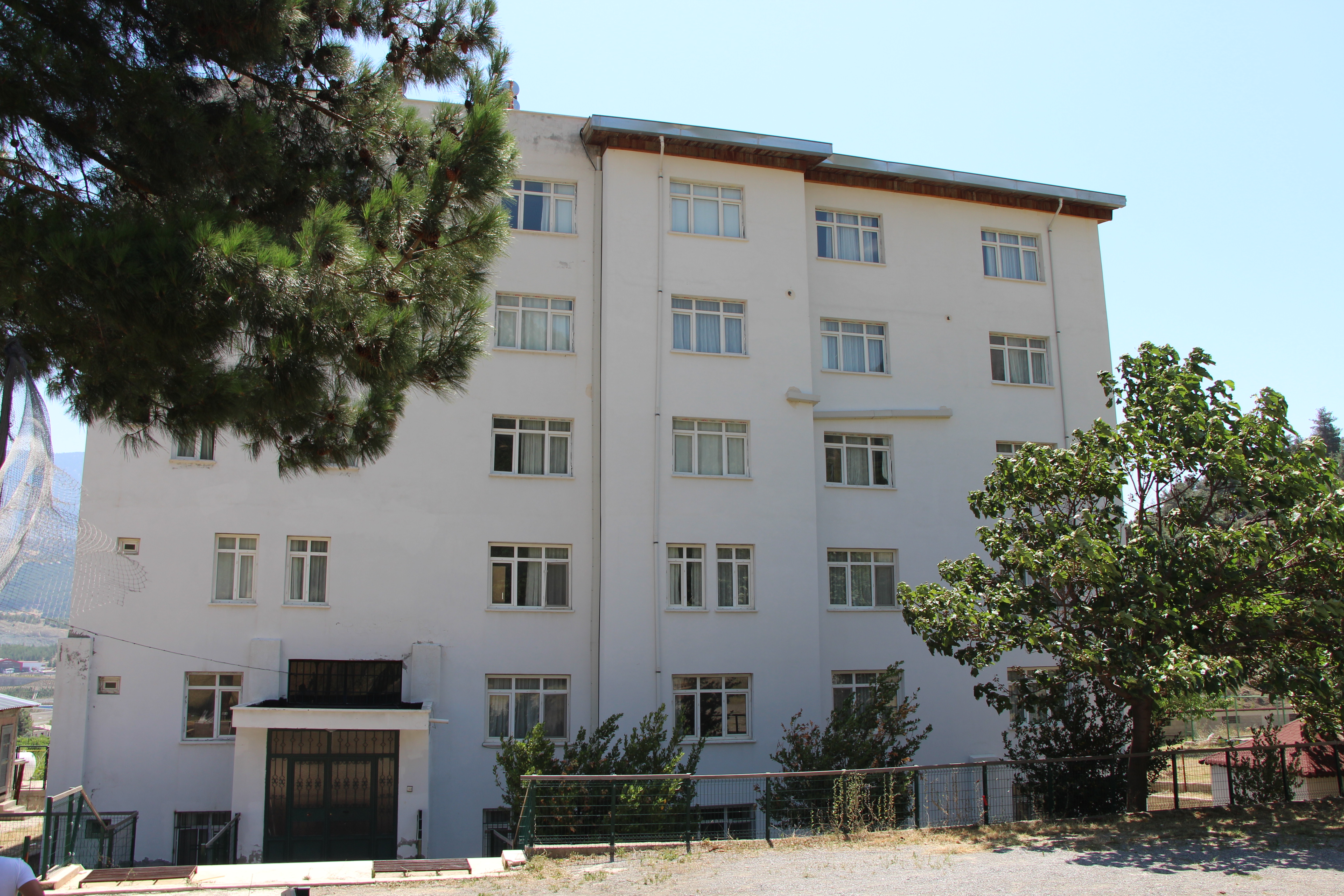 POZANTI MESLEK YÜKSEK OKULU YENİ YERİNDE.