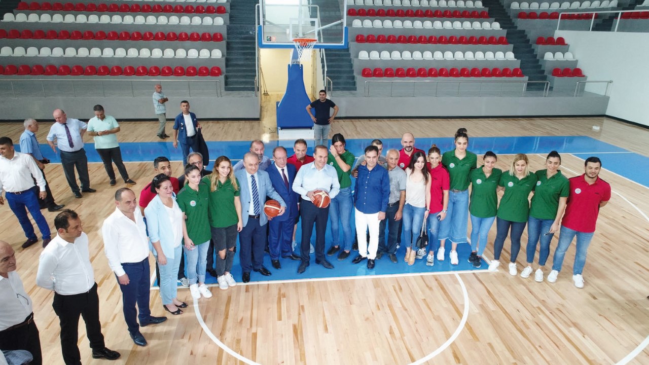 ASKİ Atatürk Spor Salonu’nda ilk basket Başkan Sözlü’den
