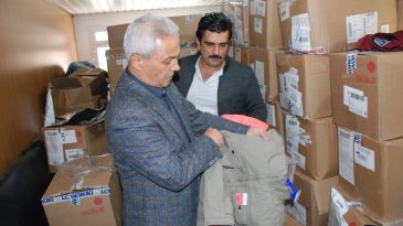 BAYSAL’DAN :SOSYAL MARKET SLOĞANI: “GİYİN, BEĞEN, AL VE GİT”