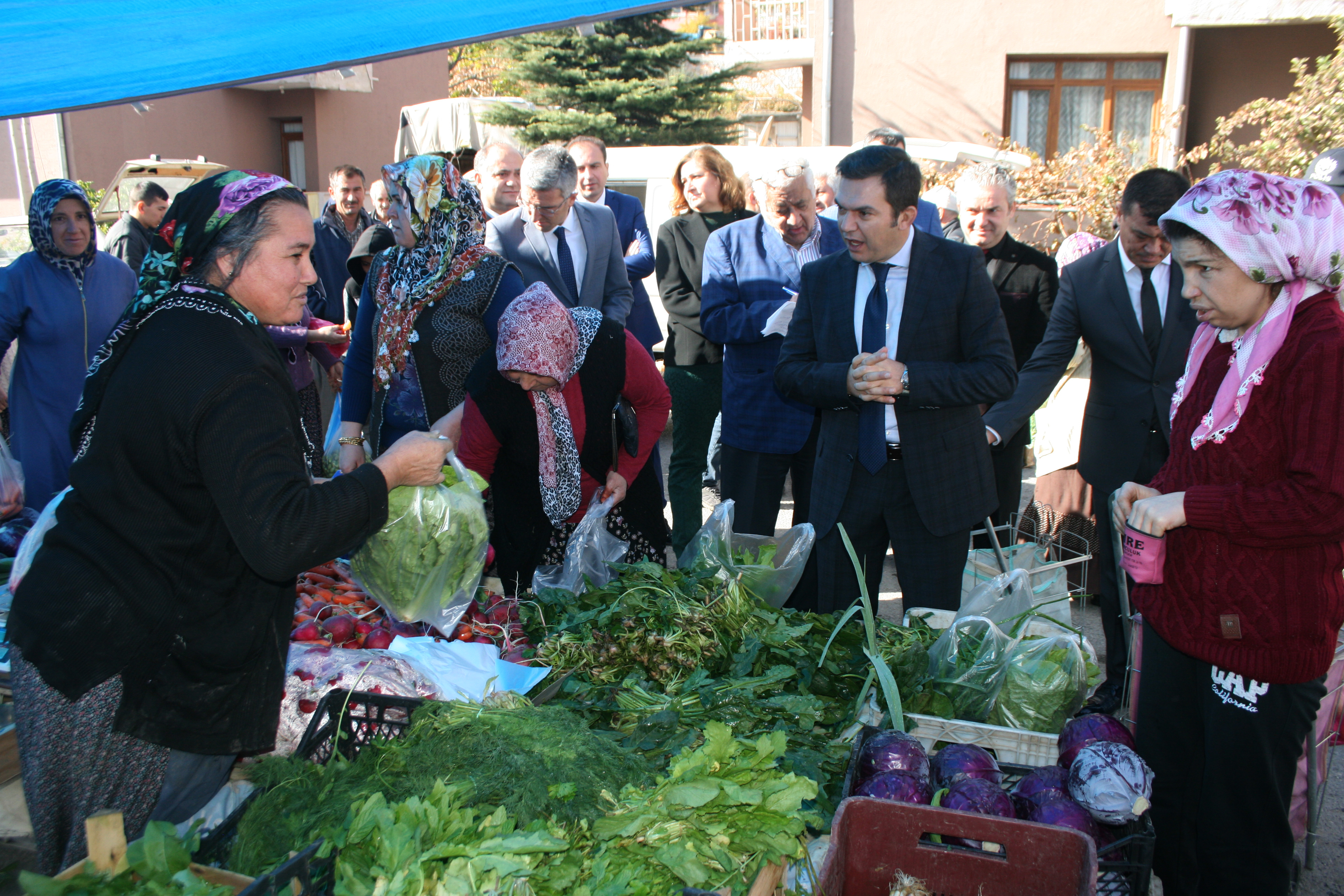 KAYMAKAM TENGİR “ PAZAR OLA” DEDİ