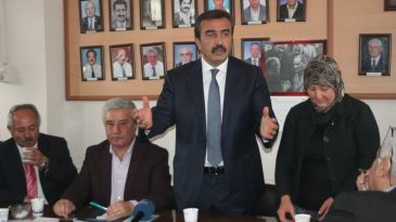 SONER ÇETİN POZANTI’LILARLA KUÇAKLAŞTI