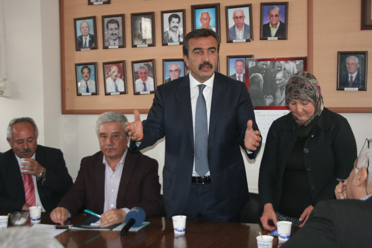 SONER ÇETİN POZANTI’LILARLA KUÇAKLAŞTI