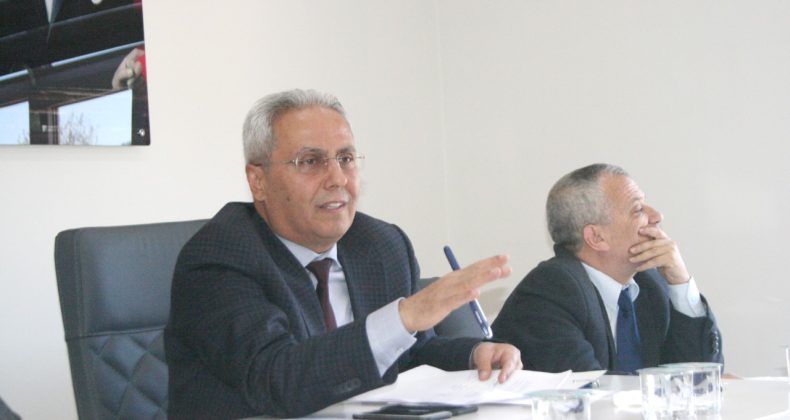 BAYSAL : SİYASET BÖYLE