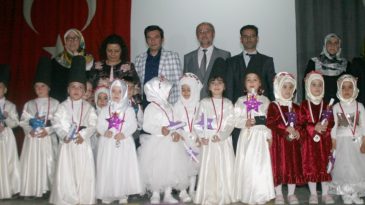 KREŞ ÖĞRENCİLERİNDEN DİNİ VE MİLLİ COŞKU