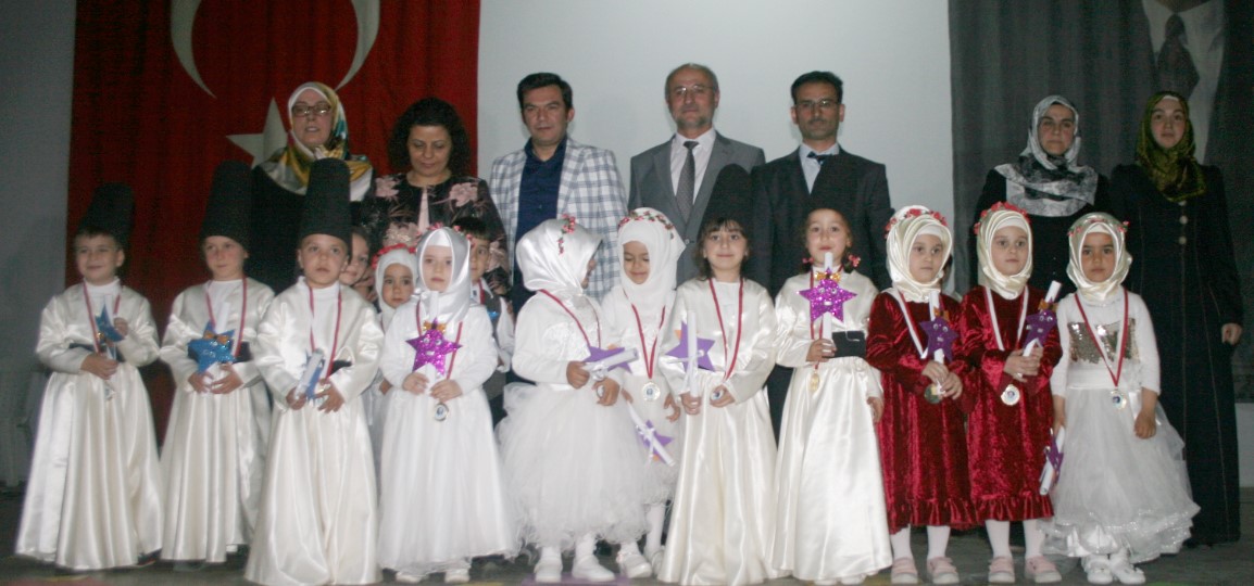 KREŞ ÖĞRENCİLERİNDEN DİNİ VE MİLLİ COŞKU