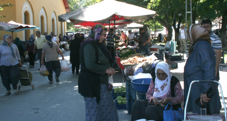 Pazarda “ DOYUMLUK” değil, “TADIMLIK” Alışveriş