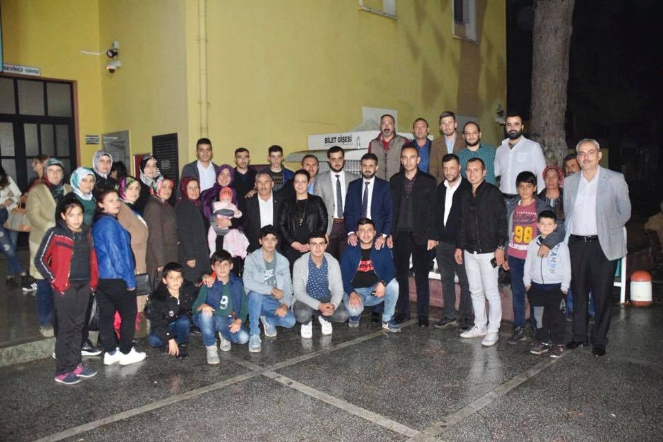 Salon Gençlerimizin Tezahüratı İle İnledi.