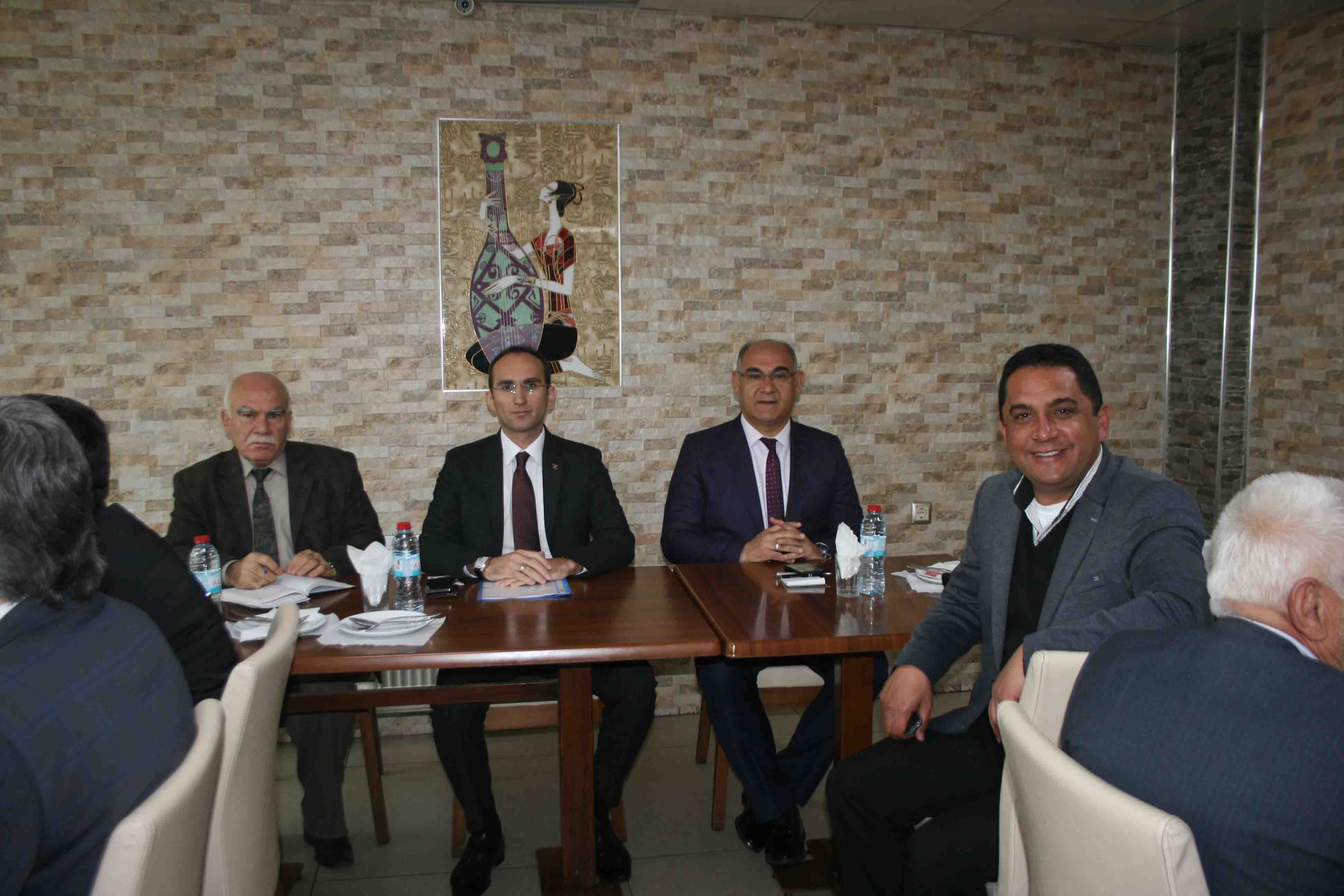 Muhtarlar ve Yetkililer Sorunları Görüştü.