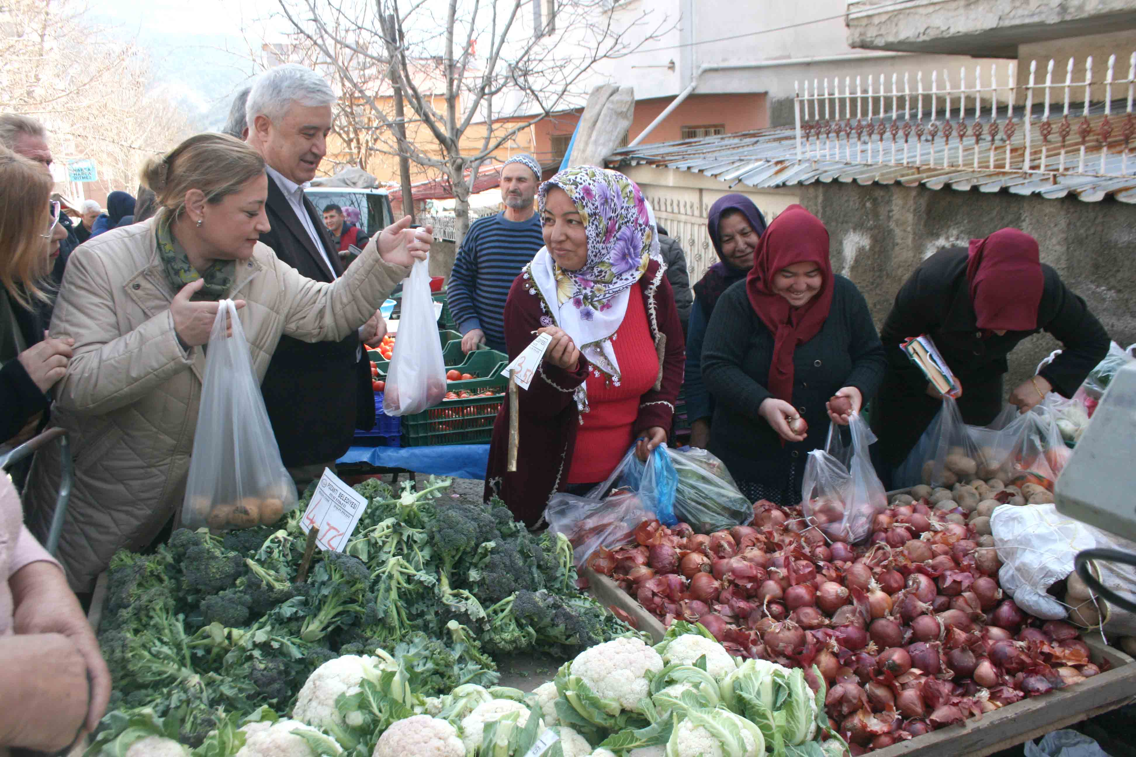 EROĞLU: SEÇİMİN NABZI “PATATES VE  SOĞAN’DA ATIYOR” DEDİ.