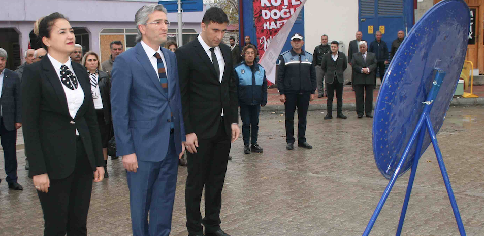 “BAŞÖĞRETMEN ATATÜRK’ÜN  İ-Z-İ-N-D-E-L-E-R”