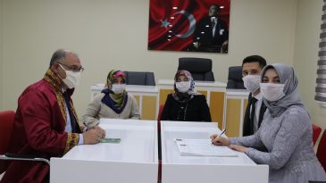 NİKAHA “EVET” DÜĞÜN “BEKLEMEDE”