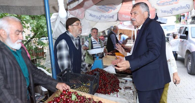 BAŞKAN KARALAR ÜRETİCİNİN YANINDA