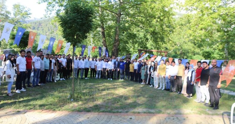 AK GENÇLİK’DEN BULUŞMA