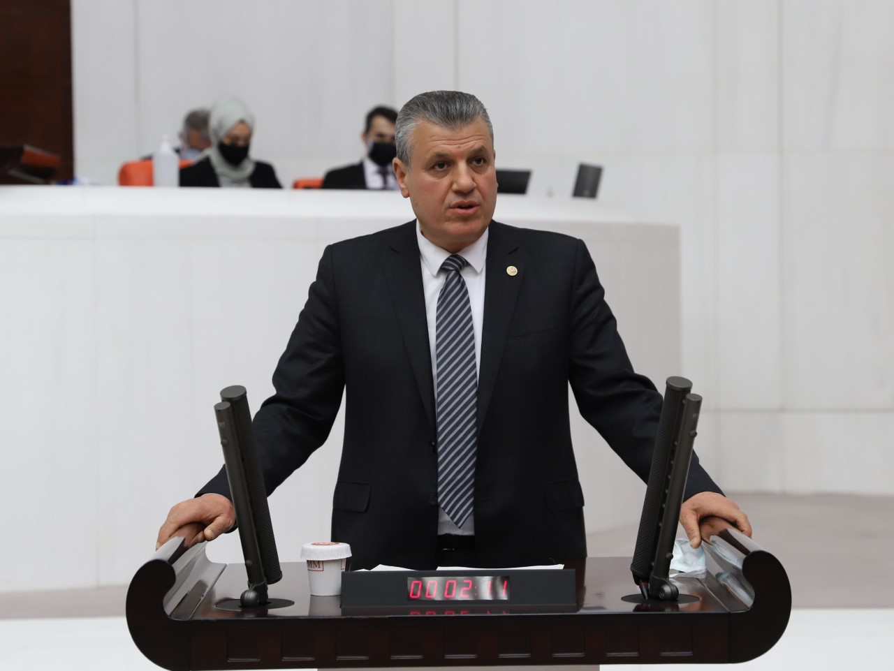 Ayhan Barut üniversite öğrencilerine yurt ve kira desteği verilmesini istedi