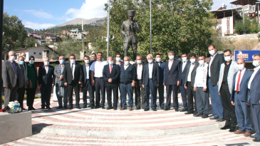 POZANTI’LI MUHTARLAR KURULUŞ YIL DÖNÜMÜNDE ATA’NIN HUZURUNDALAR