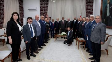 BAŞBAKAN SUCUOĞLU, ÇUKUROVA BELEDİYELER BİRLİĞİ HEYETİNİ KABUL ETTİ.