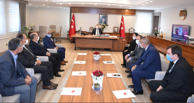 VALİ ELBAN MUHTARLARLA BİR ARAYA GELDİ