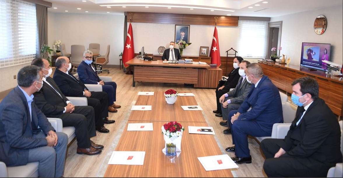 VALİ ELBAN MUHTARLARLA BİR ARAYA GELDİ
