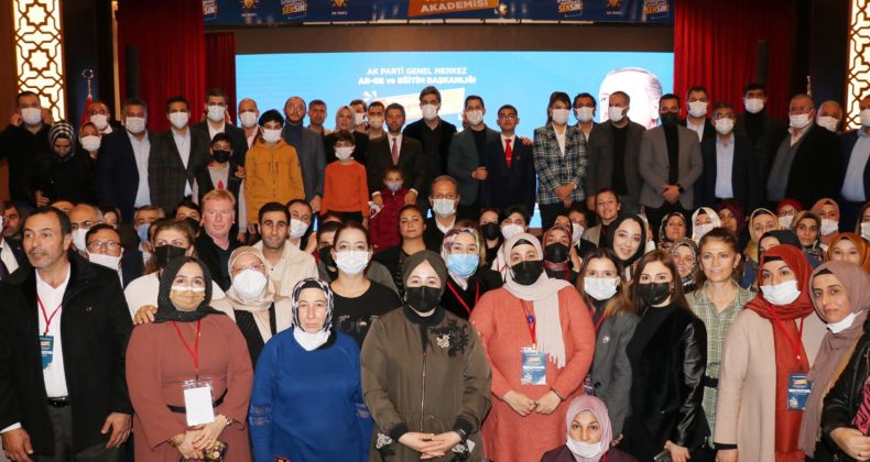 AK Parti Teşkilat Akademisi Adana Eğitim Programı yapıldı
