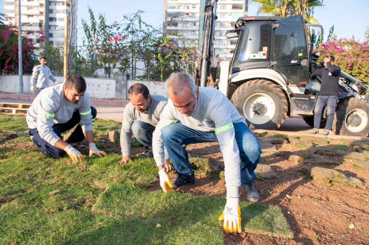 SEYHAN’DA 12 YENİ PARK HİZMETE SUNULDU