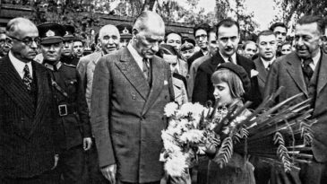 ÖLÜMSÜZLÜĞÜNÜN YIL DÖNÜMÜNDE ANIYORUZ
