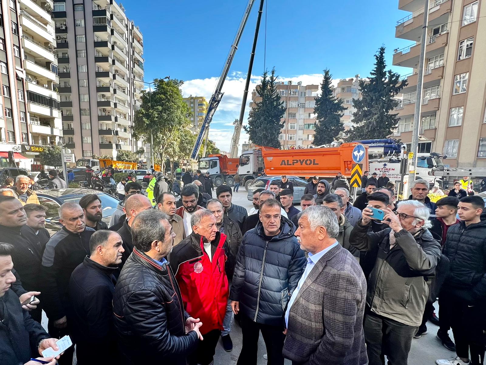SEYHAN BELEDİYESİ TÜM OLANAKLARIYLA DEPREMZEDELERİN YANINDA