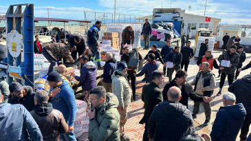 Karataş’ tan Hatay’a Yardım, Deniz Yolundan Ulaştırılıyor.