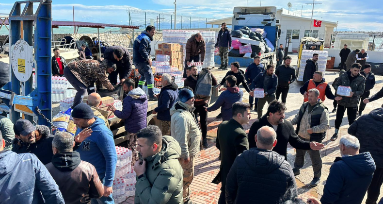 Karataş’ tan Hatay’a Yardım, Deniz Yolundan Ulaştırılıyor.