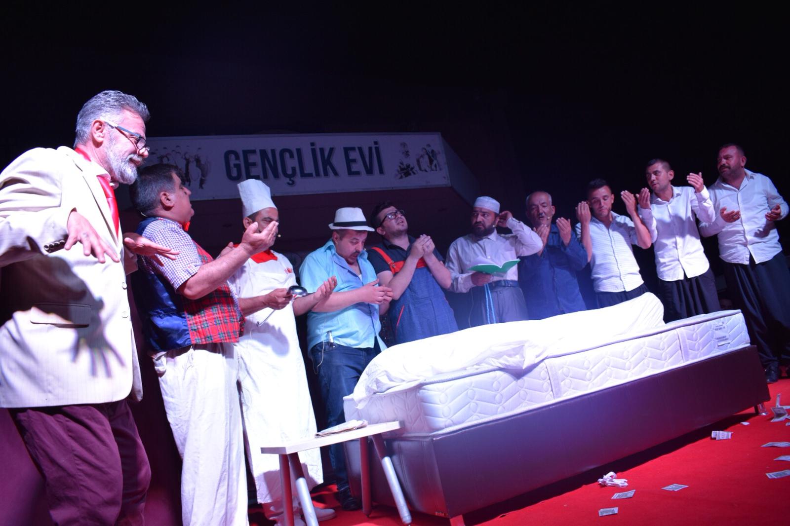 BİR ZAMANLAR BİR TİYATRO EKİBİ  VARDI…