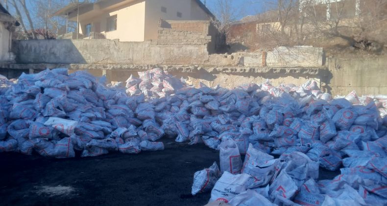 KAYMAKAMLIK KÖMÜR DAĞITIMINA BAŞLADI
