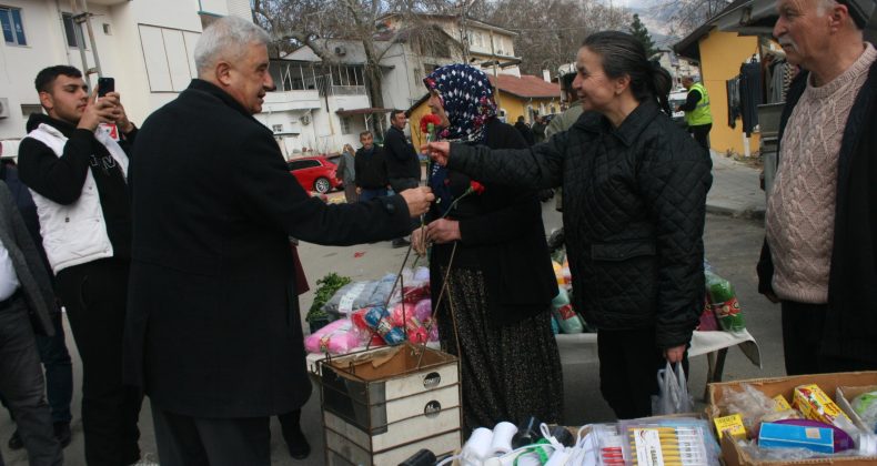 BAŞKAN ADAYI ŞENOL EROĞLU’NA CUMA PAZARINDA YOĞUN İLGİ