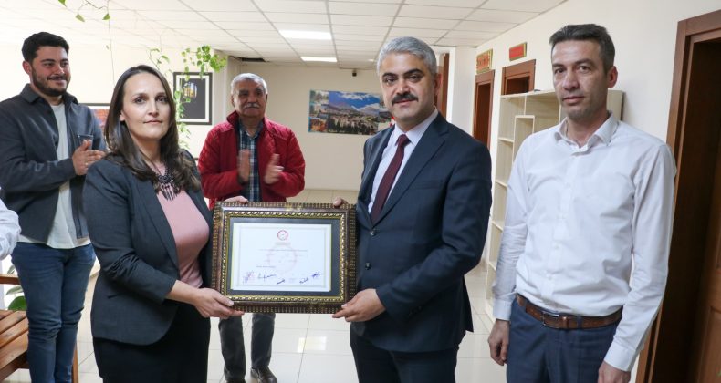 POZANTI BELEDİYE BAŞKANI ALİ AVAN MAZBATASINI ALDI