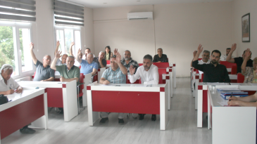 BELEDİYE MECLİSİNİN TOPLANTISINA İHMALLER ZİNCİRİ DAMGA VURDU.