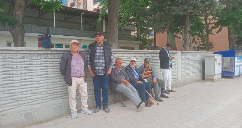 POZANTI’DA OTOBÜS DURAKLARI YETERSİZ…